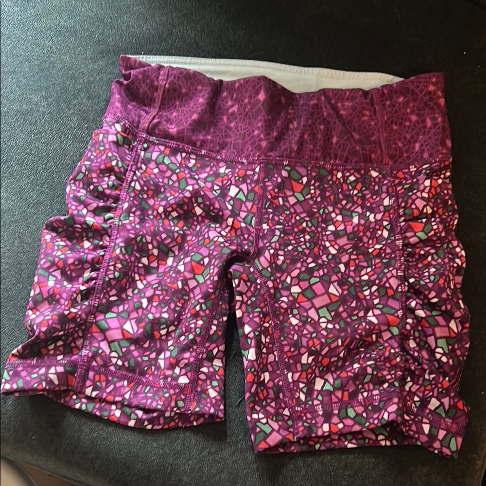 Lululemon Purple Patterned Shorts sz 4